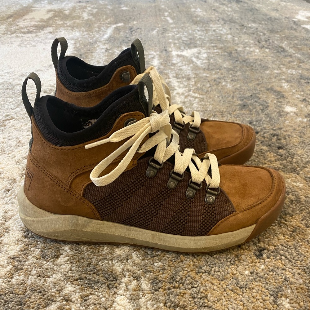 Size 7.5 womens ll bean hiking boots tan/brown